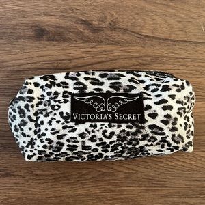 Victoria’s Secret Zip Make Up Case Pouch Leopard New